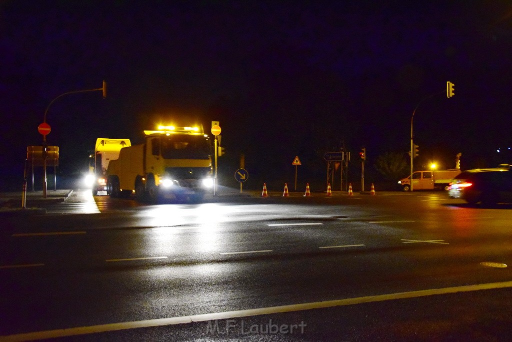 LKW Verfolgung A 3 Rich Oberhausen gestellt mit Nagelbrett Hoehe AS Koeln Dellbrueck P88.JPG - Miklos Laubert